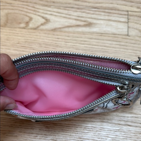 Coach Poppy Graffiti Print Clutch - Picture 8 of 8